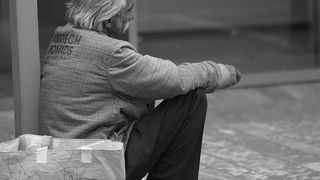 VIDEO - Cerșetorii nu mai vor să primească mărunțiș. Aceștia spun că au nevoie de cel puțin 2 lei