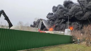  Incendiul din zona industrială a Buzăului, nestins de două zile