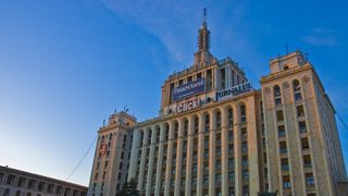 O femeie a murit după ce s-a aruncat de pe Casa Presei