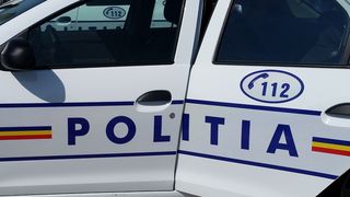  Un adolescent a fost lovit de un TIR în timp ce traversa o șosea națională