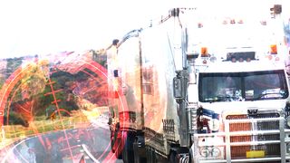 Un adolescent a fost lovit de un TIR în timp ce traversa o șosea națională