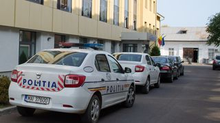 Patru bărbați au fost bătuți &icirc;n plină stradă de proxeneți