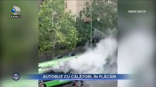 Autobuz cu călători, &icirc;n flăcări