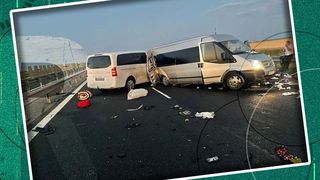 Accident grav pe autostrada A1. Două microbuze, dintre care unul cu pasageri, s-au ciocnit