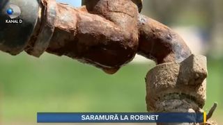 VIDEO - Asta-i România! Într-un sat de lângă litoral localnicilor le curge apă sărată la robinet de 30 de ani