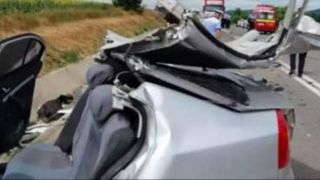 Accident devastator. O șoferiță a murit după impactul puternic cu un TIR