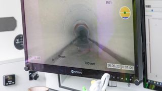 Un băiat de 8 ani a fost găsit într-o canalizare, la 8 zile după ce a dispărut de acasă. Un trecător a fost cel care i-a auzit strigătele disperate