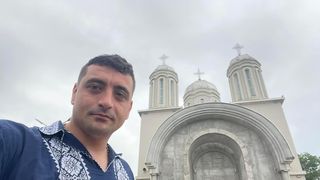 George Simion a împărțit invitații în Parlament. Deputatul își cheamă colegii la nuntă: "Să vină toţi românii!"