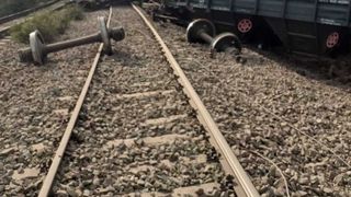 11 vagoane ale unui tren de marfă au deraiat. Alte cinci trenuri au fost afectate de traficul feroviar întrerupt