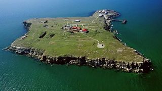 Armata rusă se retrage din Insula Șerpilor. Care este motivul