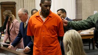VIDEO - Cântărețul R. Kelly, condamnat la 30 de ani de închisoare