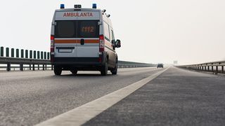 O fetiță din Botoșani a fost găsită inconștientă din cauza unei bomboane