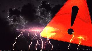 VIDEO - Avertizare de cod portocaliu de vijelii. Furtuni și ploi torențiale în mai multe județe