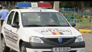 Doi tineri dădeau spargeri în parcarea unui salon de evenimente