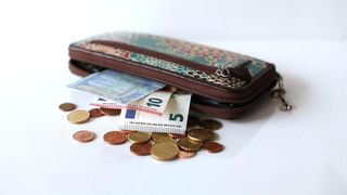 Curs valutar BNR azi, 5 iulie 2022. Ce se &icirc;nt&acirc;mplă cu euro la casele de schimb valutar?