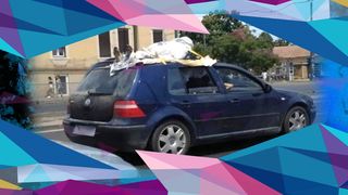 Panică pe străzile din Timișoara: Un bărbat transporta pe plafonul maşinii ceva ce părea a fi un cadavru