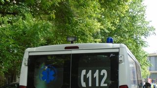 O copilă de 14 ani a născut în ambulanță, în drum spre spital