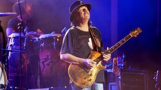 Celebrul muzician Carlos Santana, prăbușit pe scenă (VIDEO)