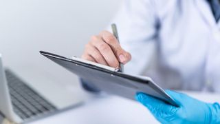 Admitere Medicină 2022: Documentele pe care trebuie să le cuprindă dosarul de înscriere