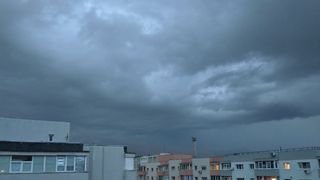 Ploile torențiale și vijeliile se mută în sudul țării. HARTA de la ANM