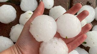 Fenomene meteo extreme în Europa. Italia a fost lovită de o grindină uriașă