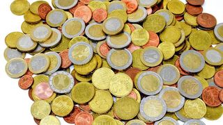 Curs valutar BNR azi, 8  iulie 2022. Cum evoluează euro şi dolarul? Surpriză la casele de schimb!