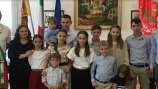 O familie din România a devenit oficial una de italieni: „Aceștia sunt noii italieni care contribuie la creșterea comunității noastre”