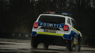 VIDEO - Un bărbat din Suceava a fost prins după ce a spart un magazin. Omul era flămând