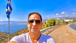 Dan Negru, prezentatorul ”Jocul cuvintelor”, impresii de pe litoralul grecesc: „Suntem mult peste ce are Grecia azi”