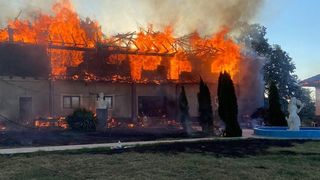 Panică la o pensiune din Mehedinți: Turiștii au fost evacuați &icirc;n urma unui incendiu