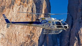 Un elicopter s-a prăbușit în timp ce lupta împotriva unui incendiu de pădure. Pilotul era român