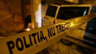  O femeie de 50 de ani și un copil au fost loviți de o mașină în timp ce traversau strada