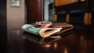 Curs valutar BNR azi, 15 iulie 2022. Cum evoluează euro şi dolarul? 