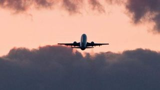 Un cuplu a plecat în vacanță și a avut parte de o experiență neașteptată. A zburat 15 ore cu avionul și s-a întors tot de unde a plecat