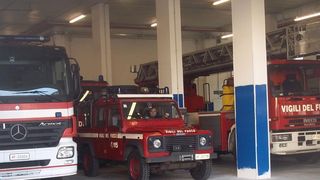 O mașină a luat foc pe sensul București-Pitești