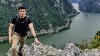 Radu, t&acirc;nărul care a murit &icirc;n vacanță &icirc;n Grecia, condus pe ultimul drum