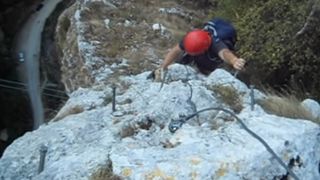 Top 5 trasee spectaculoase de Via Ferrata in Romania. Locurile unde te poti catara la sute de metri &icirc;naltime
