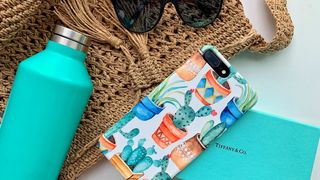 Personalizează-ți telefonul cu o husă în spiritul verii