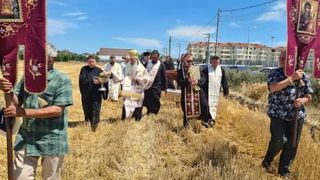 Rugăciuni pentru ploaie pe un câmp din comuna Cumpăna. ÎPS Teodosie a dus moaște de sfinți