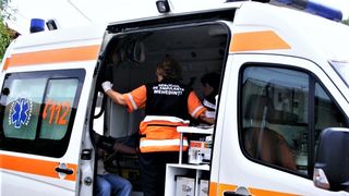 VIDEO - Scene teribile: Un balcon s-a prăbușit și o femeie a fost grav rănită