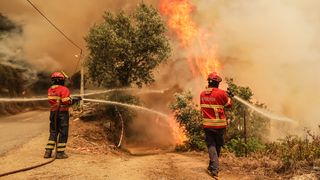  Două persoane au murit în Portugalia, iar o alta este rănită în Spania, în urma incendiilor