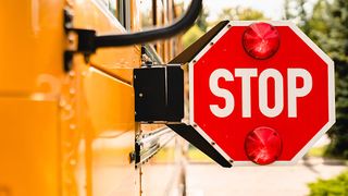 O nouă schimbare în Codul Rutier: noile reglementări vizează transportul școlar