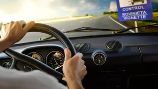 Noi amenzi pentru lipsa rovinietei în 2022. Klaus Iohannis a semnat decretul