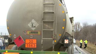  Mai multe fântâni din Cluj sunt pline de motorină după ce o cisternă s-a răsturnat