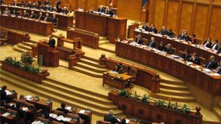 VIDEO - Mai mulți deputați din Parlament au luat cuv&acirc;ntul la tribună doar la depunerea jurăm&acirc;ntului