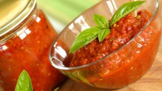 Reţetă zacuscă cu 5 kg. de vinete: Iată cum se prepară