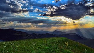 Mulți români aleg să meargă în vacanță la munte, unde sunt condiții de lux la prețuri chiar cu 50% mai mici