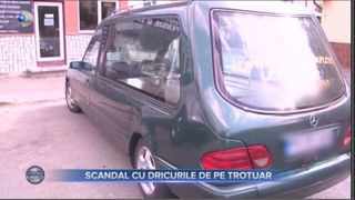 VIDEO: Anchetă la Ploiești, după ce Poliția Locală a descoperit un cadavru depozitat într-un dric mortuar parcat neregulamentar