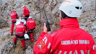 Un bărbat aflat pe munte a cerut ajutorul salvamontiștilor, dar s-a răzgândit când aceștia erau pe drum