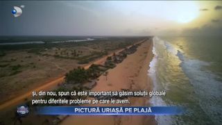 Pictură uriașă pe plajă